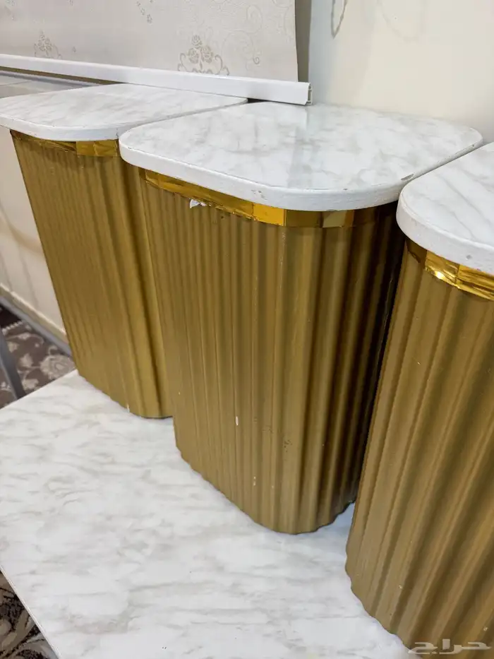 للبيع طاولات استخدام نظيف وحشمه 1