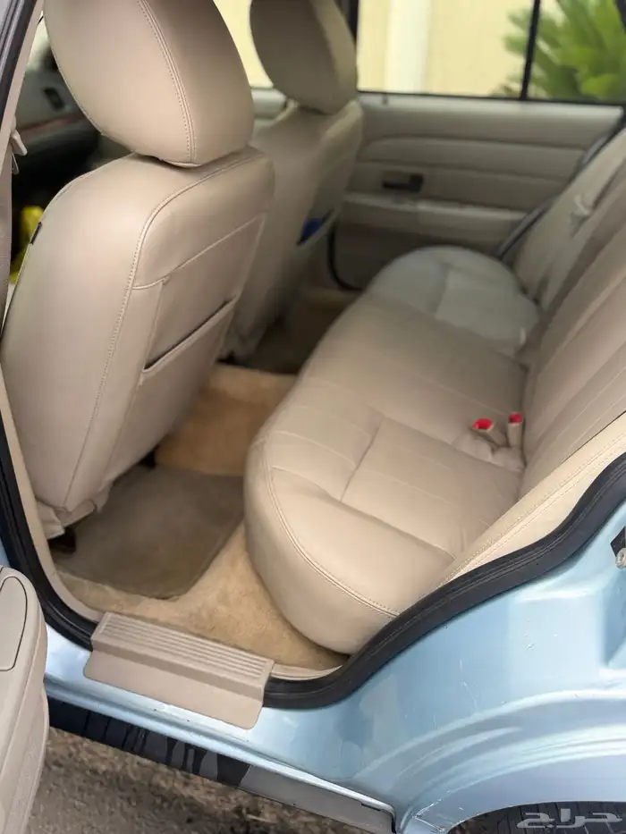 فورد فكتوريا 2011 نظيف 4