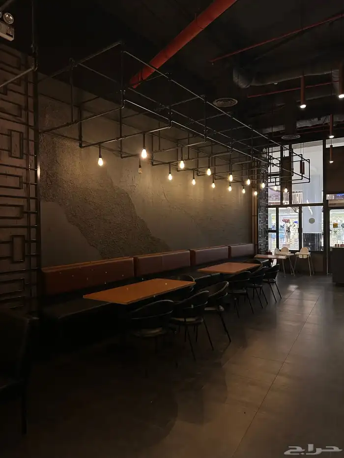 كراسي وطاولات وإنارات بتصميم مميز جدا بارك مول 7