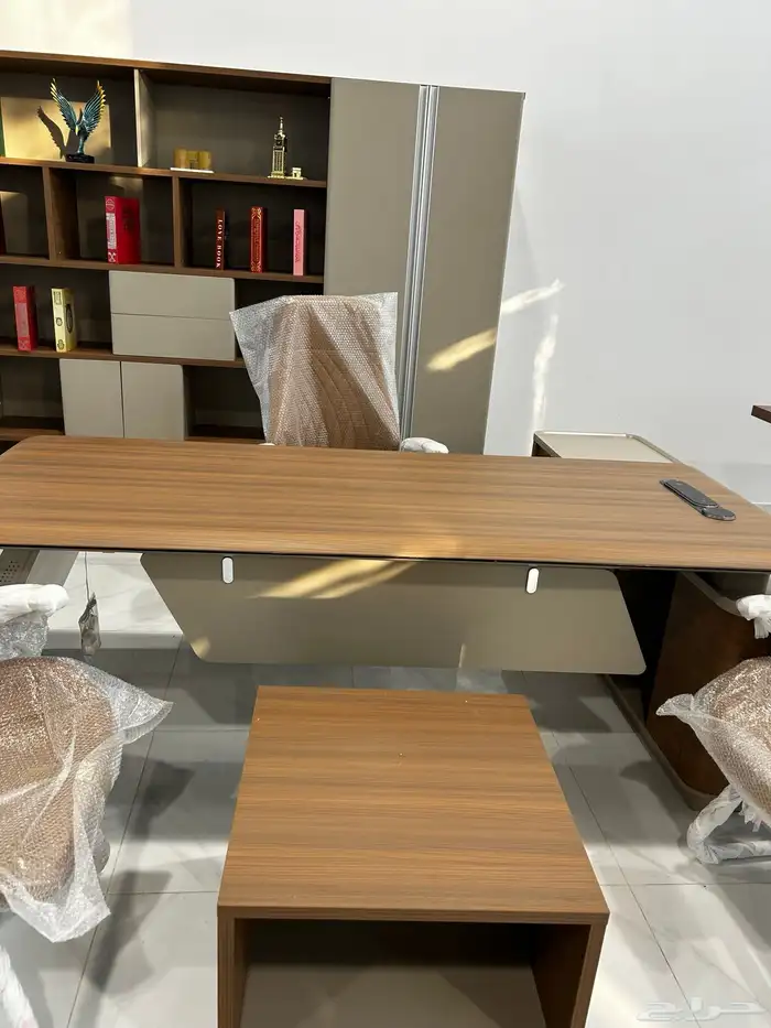 طاولة مكتب بلمسة فنية  متوفرة بأحجام مختلفة. 7