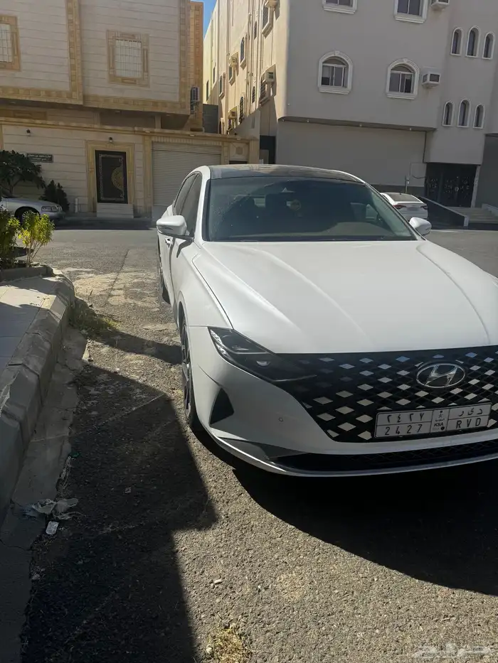 ازيرا 2022 فئة ميد اللون ابيض 1