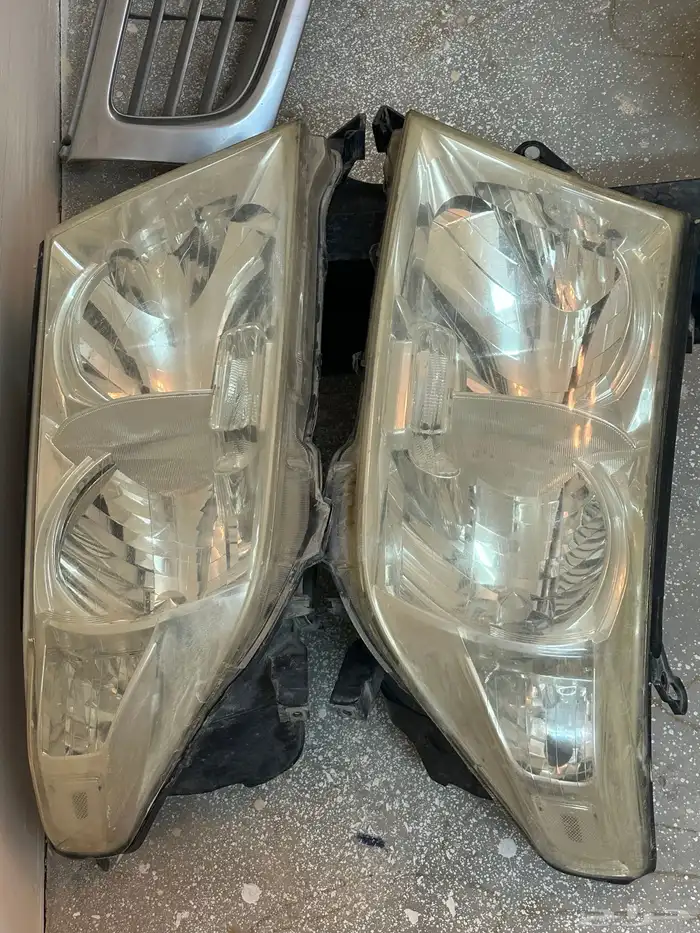 للبيع اغراض جيب نيسان وتويوتا 8