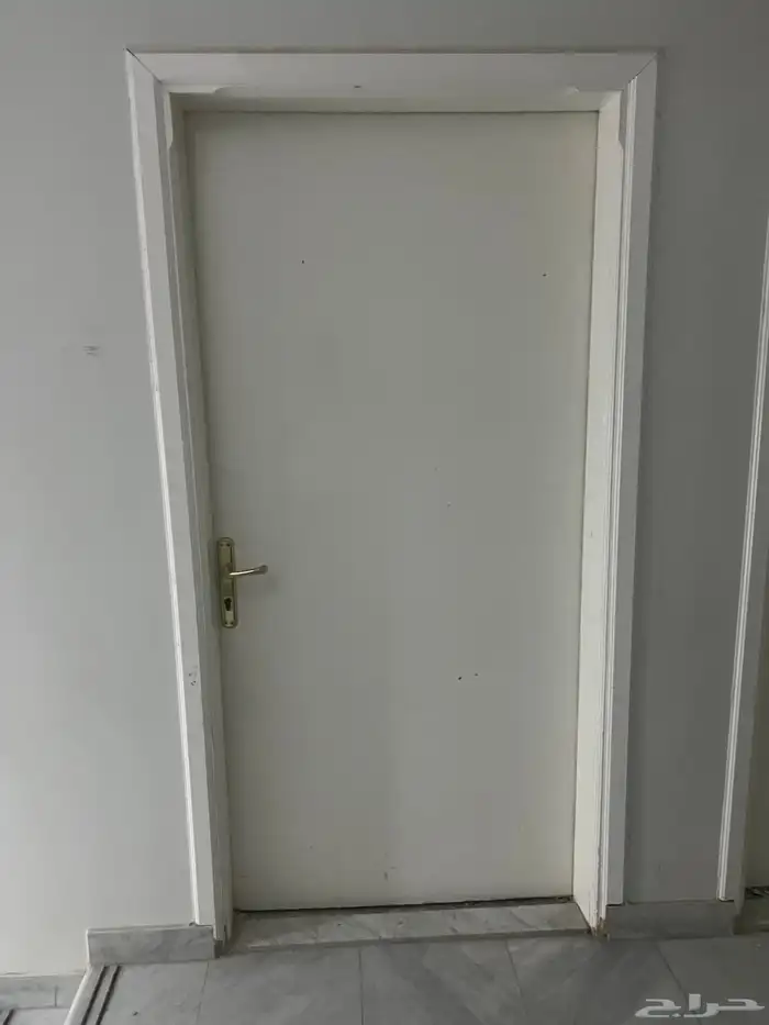 أبواب خشب مع الملحقات 1