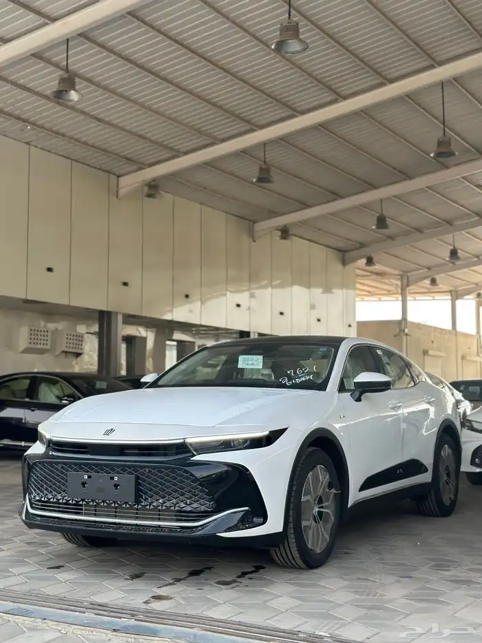 تويوتا كراون برستيج موديل 2026 الوان ابيض 1