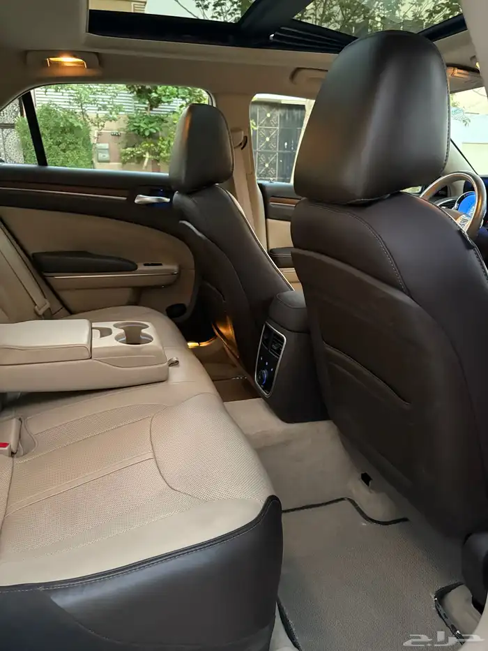 للبيع كرايزلر 2014 اكزكتيف V8 34