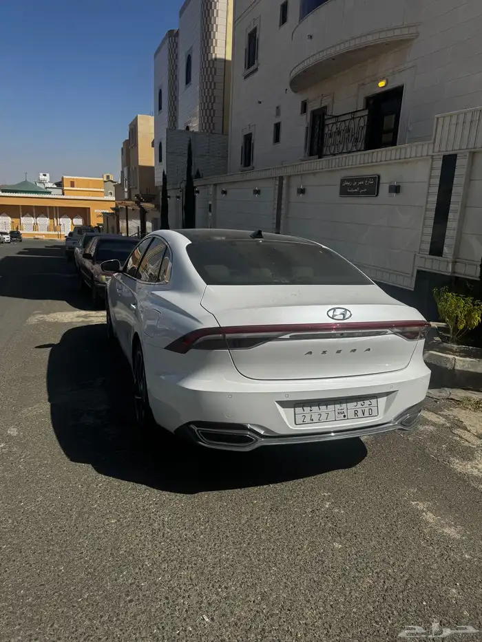 ازيرا 2022 فئة ميد اللون ابيض 3