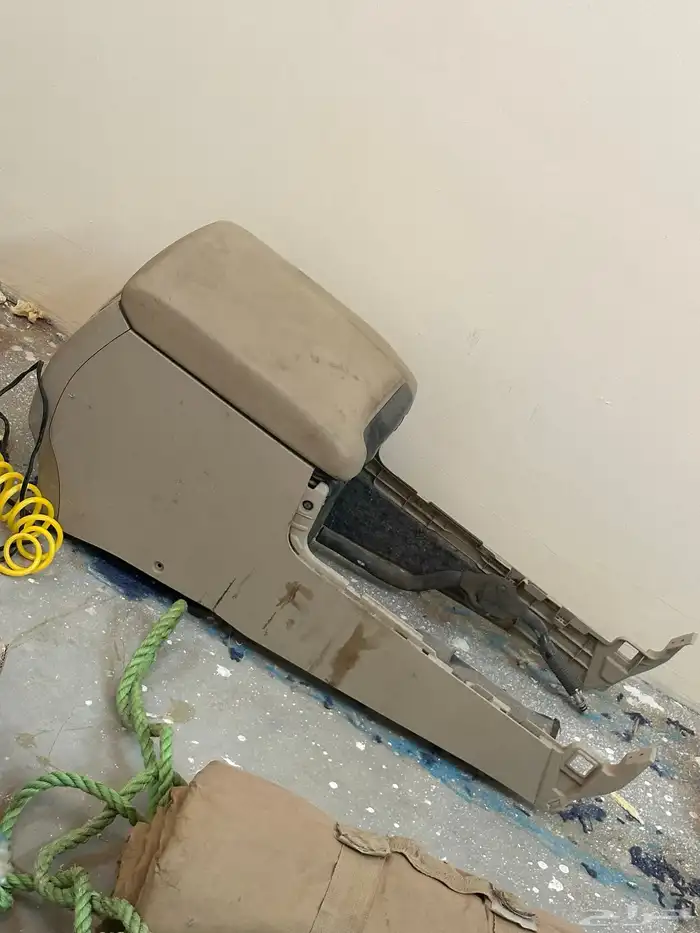 للبيع اغراض جيب نيسان وتويوتا 6