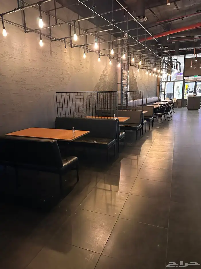 كراسي وطاولات وإنارات بتصميم مميز جدا بارك مول 6