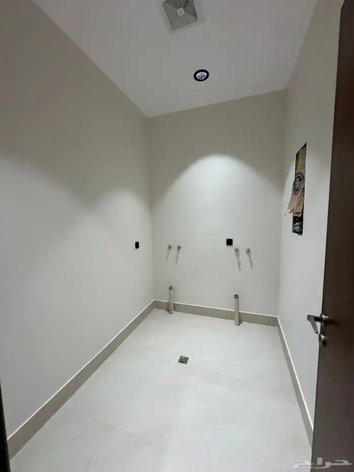 للبيع شقق تمليك علوي مع ملحق خاص خميس مشيط حي الحسام 12