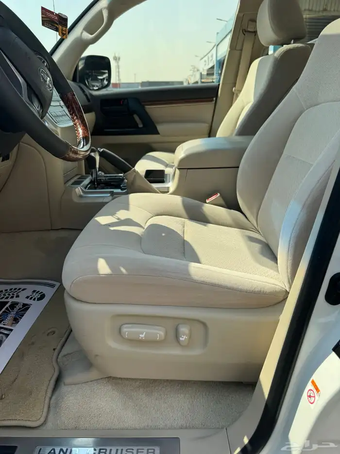 للبيع تويوتا لانكروزر 2018 GXR-V8 فل 6