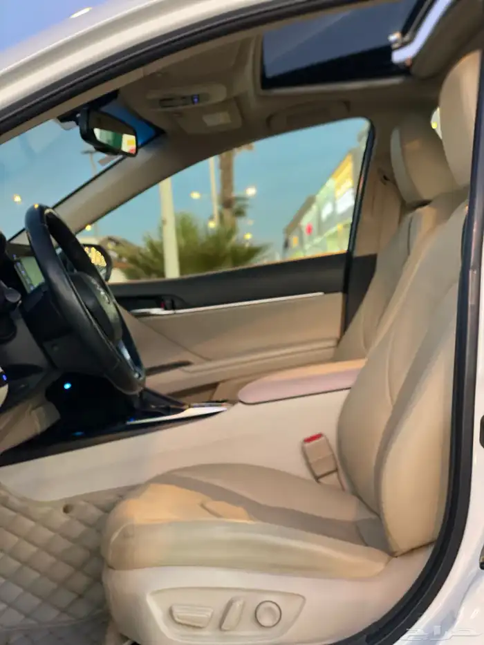 تويوتا كامريGLE هايبرد 13