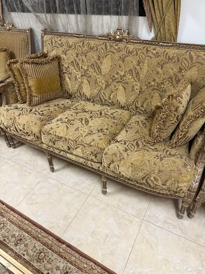 كنب يكفي 19 شخص بحاله ممتازه 1