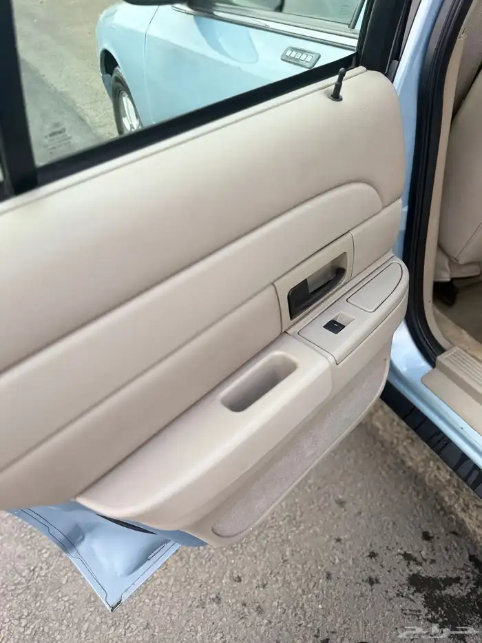 فورد فكتوريا 2011 نظيف 6