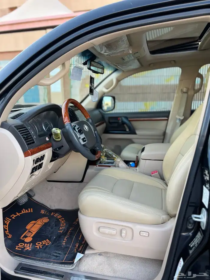 لاندكروزر 2012 GXR V8 9