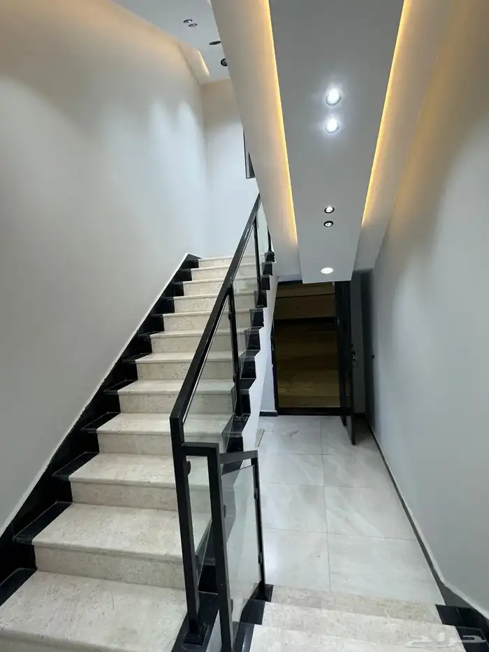 للبيع شقق علويه جديده موقع مميز بالقرب من ممشى الراقى 6