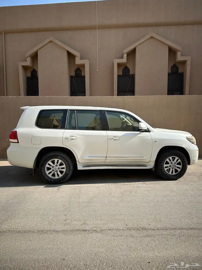 جيب لاندكروزر جي اكس أر 2010 16