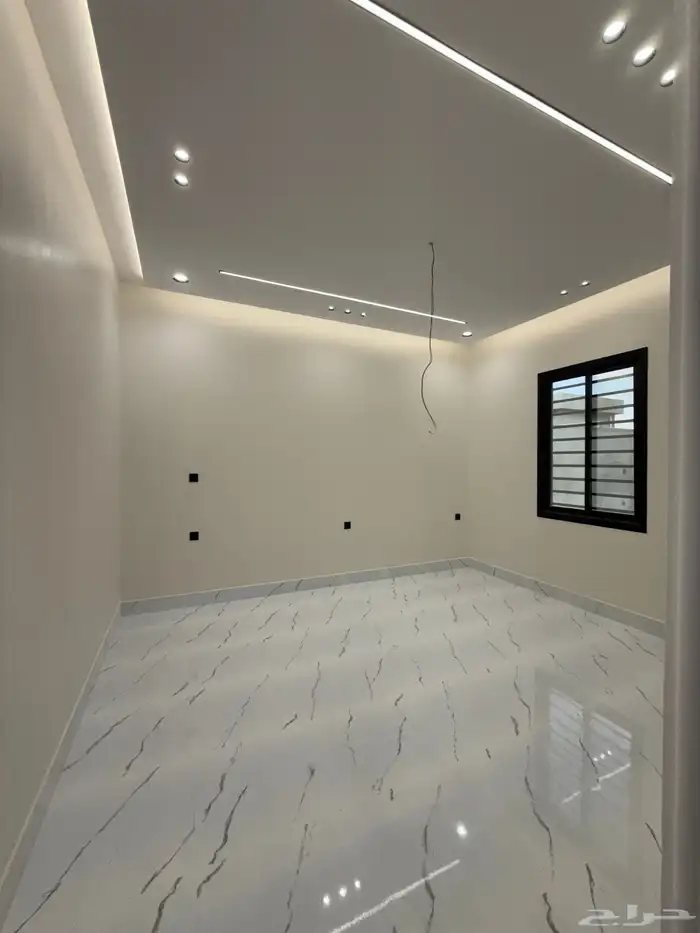 روف علوي بدرج داخلى وخارجي بمدينه ابها طريق المحاله 28