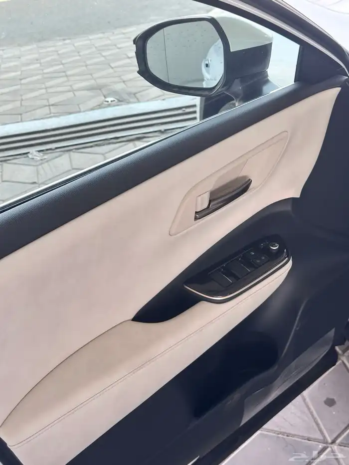 تويوتا كراون برستيج موديل 2026 الوان ابيض 9