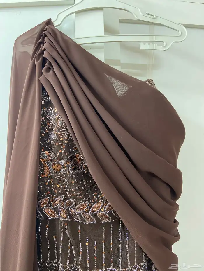 فستان بني مطرز مقاس s و m 3