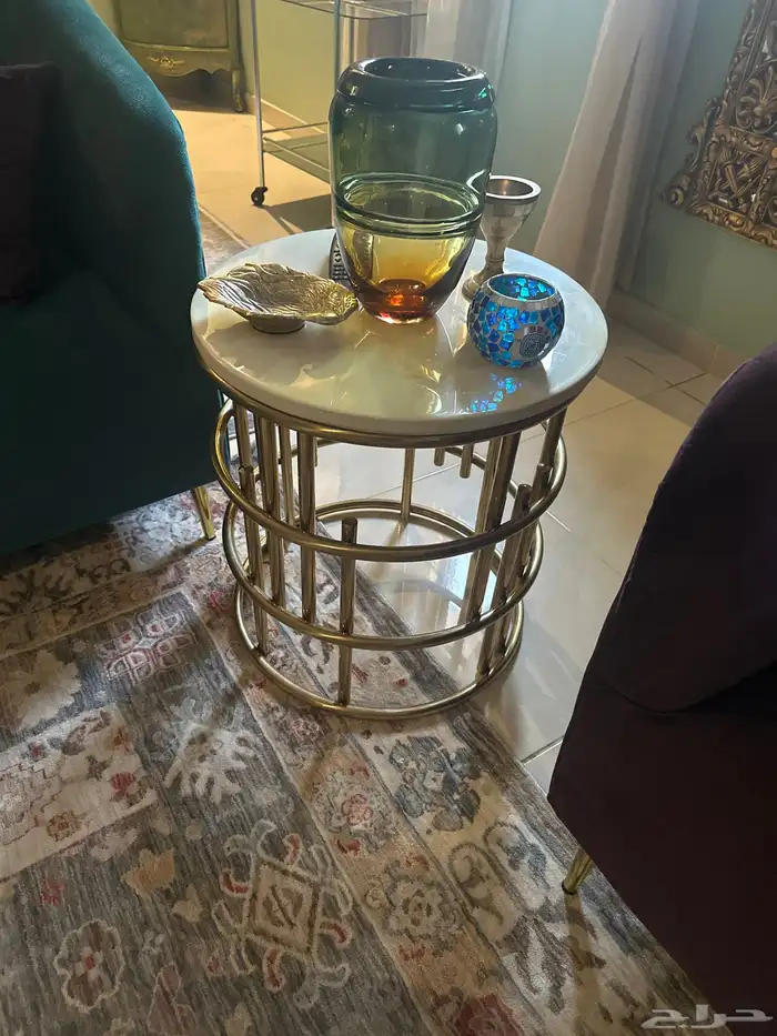 كنب و طاولة مع طاولتين خدمات رخام 3