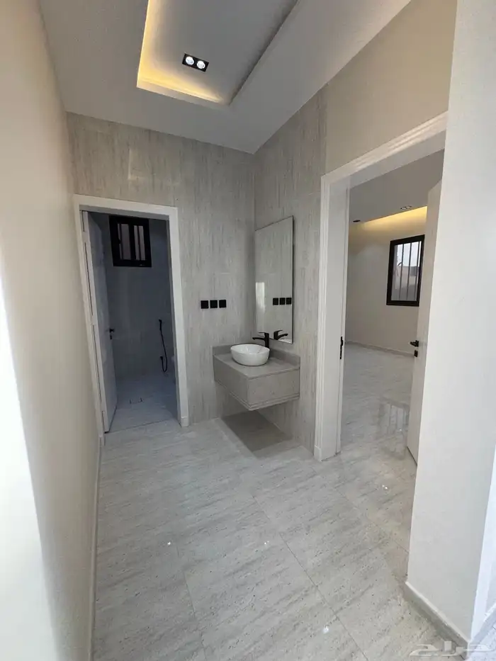 للبيع روف علوي دور ثاني مع ملحق مدخل مستقل مقابل نادي ضمك 30