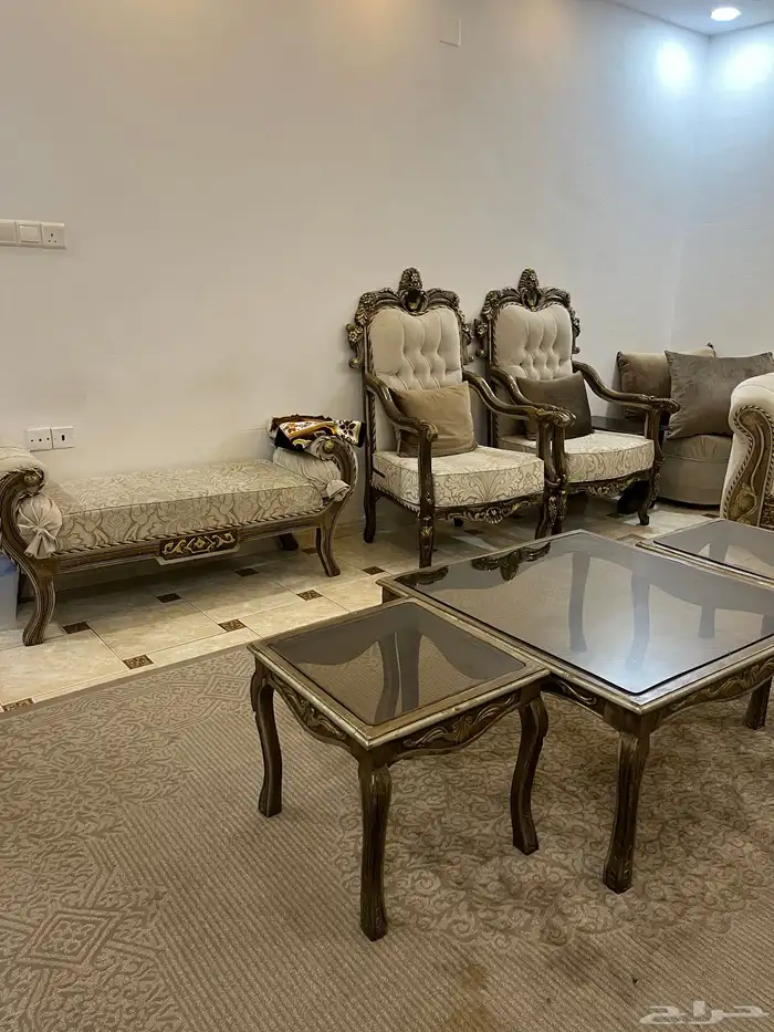 طقم كنب فخم للبيع المستعجل 1