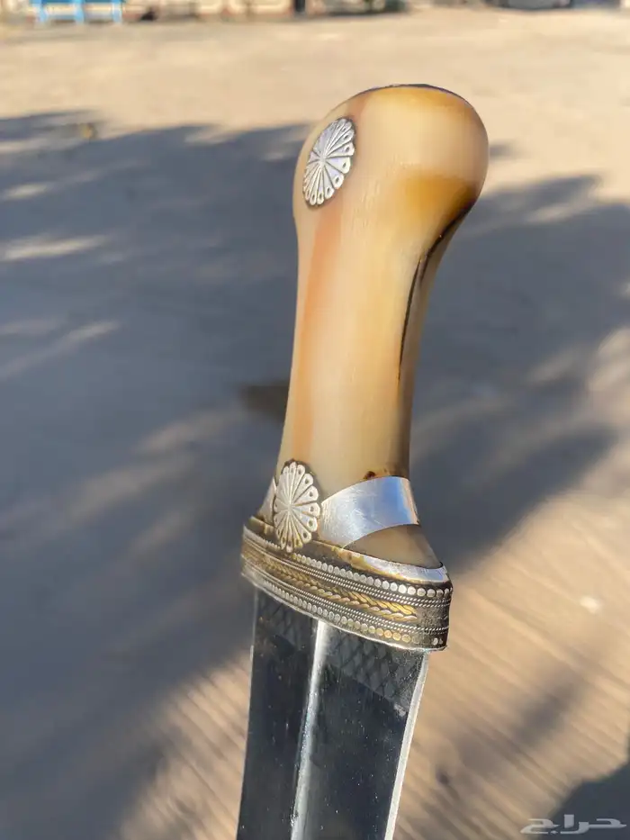 جنبيه قرن بهيص صافي وسله كفو رقم واحد وخطمه فضه وجنيهات فضه 3