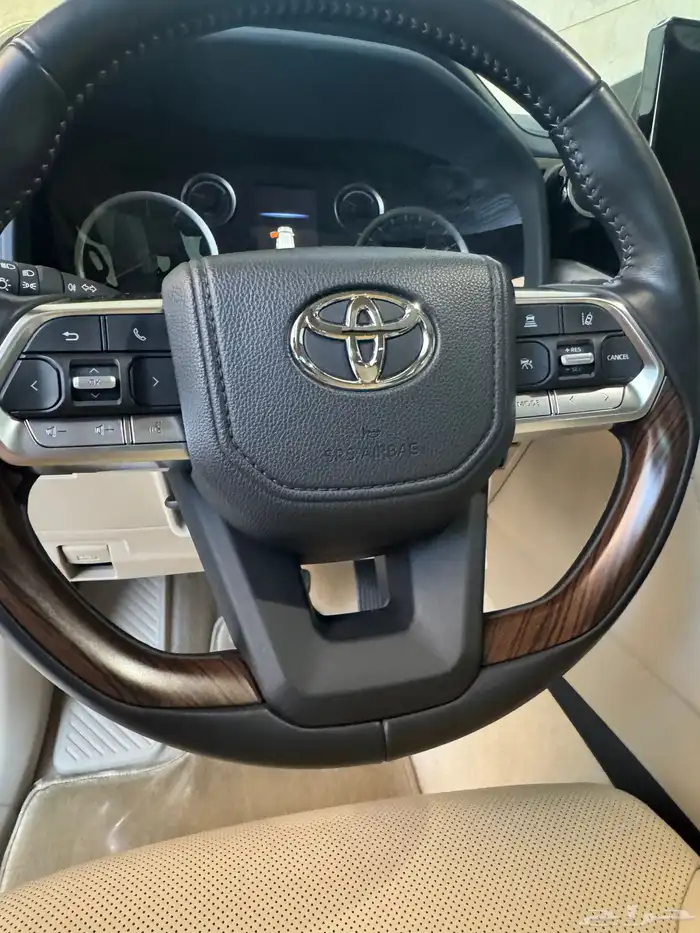 للبيع لاندكروزر جيب GXR جي إكسار L5 فل كامل 7