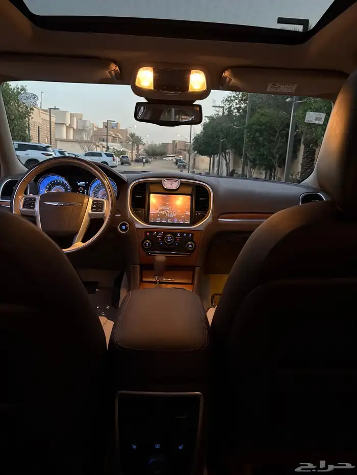 للبيع كرايزلر 2014 اكزكتيف V8 39