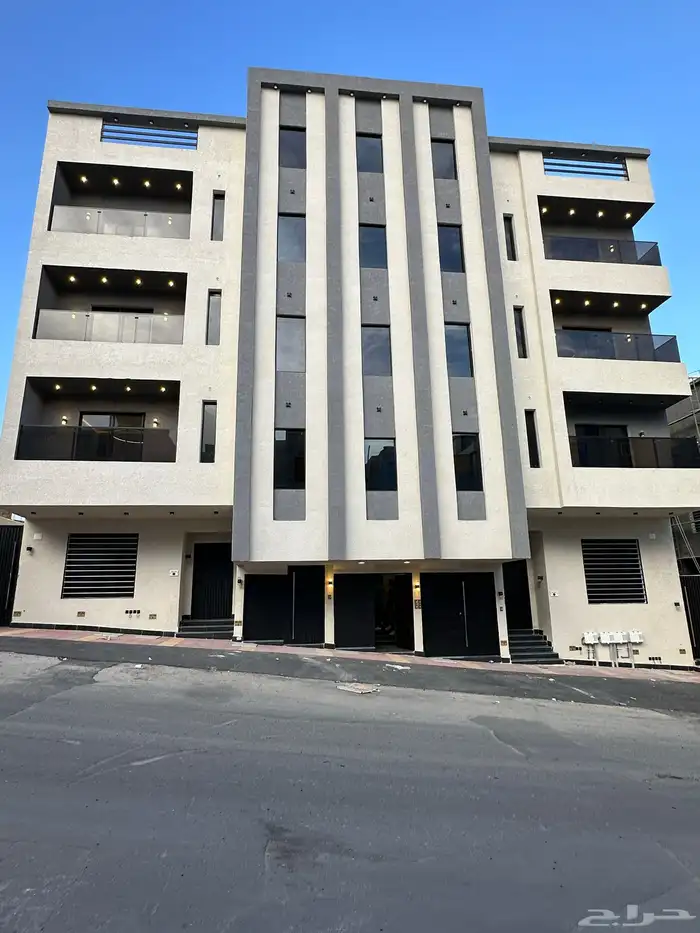 للبيع شقة مع درج داخلي للسطح بقرب من المطار 520 الف 0