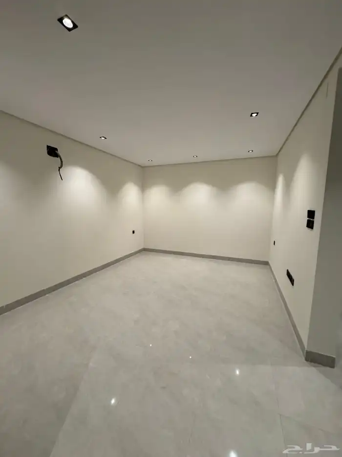 للبيع بأبها شقق تمليك علوي حي الاطلاله طريق السوده 4