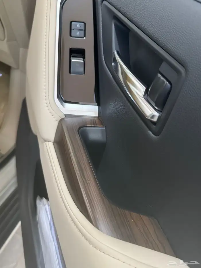 للبيع لاندكروزر جيب GXR جي إكسار L5 فل كامل 9