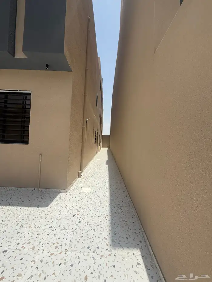 للبيع دور أرضي بعماره دوين شمال التضامن خميس مشيط 550الف 3