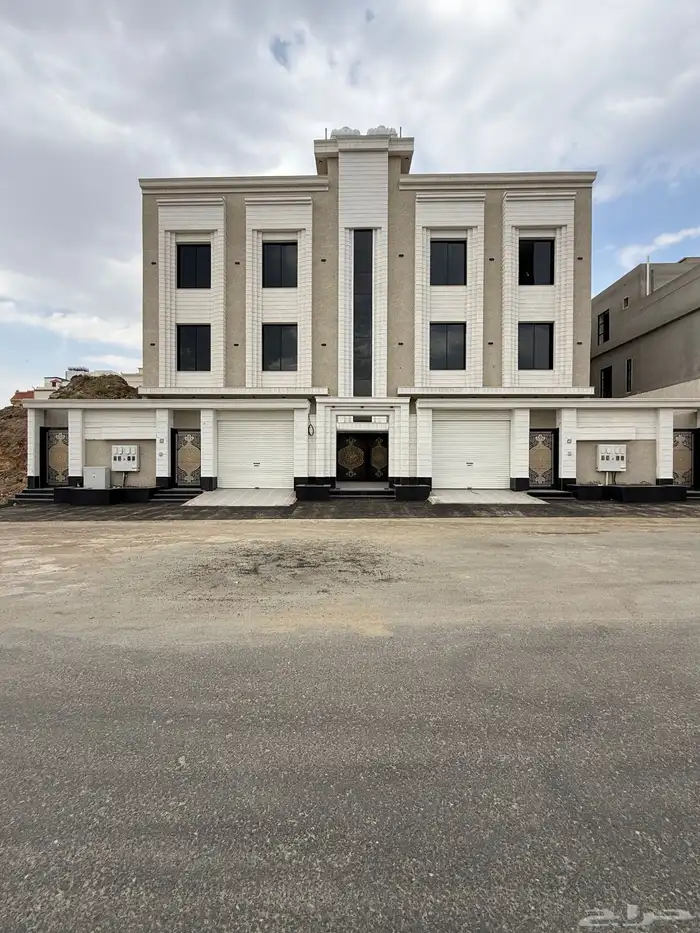 للبيع شقق ارضيه وشقق علويه ف ابها المحاله حي الزهور 1