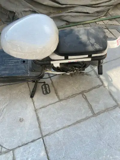 سكوتر مستخدم الا القليل مع شاحن مع كل شيء index