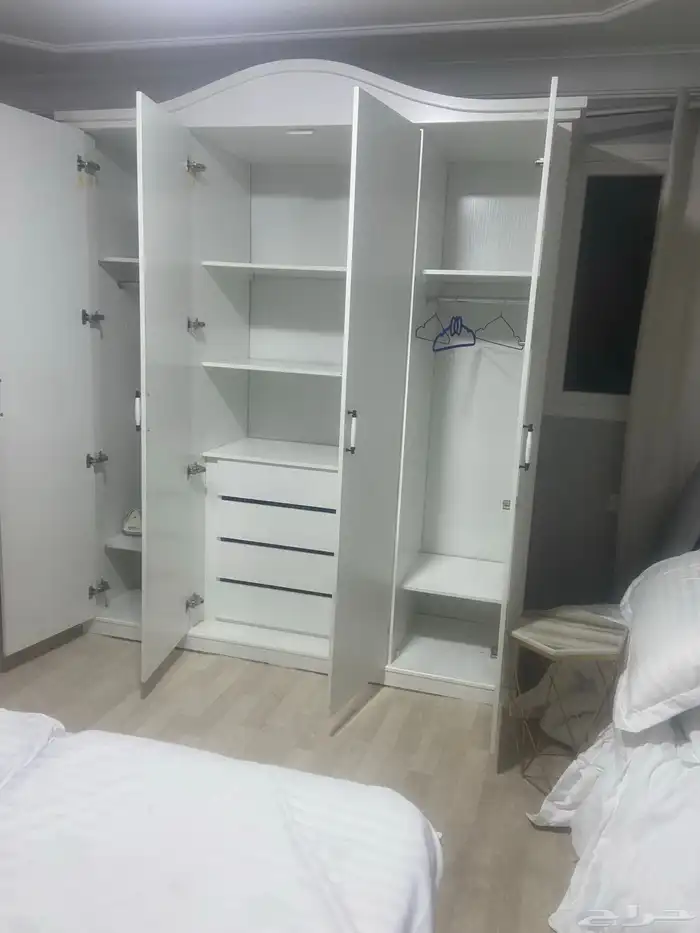 دولاب ملابس شبه جديد 2