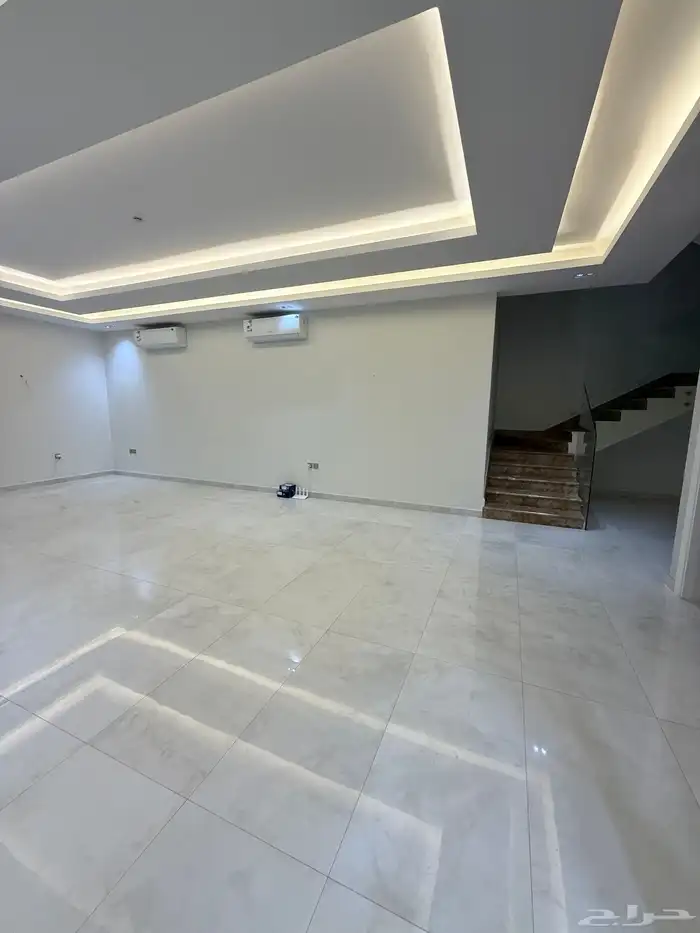 فيلا للإيجار بالعارض 10