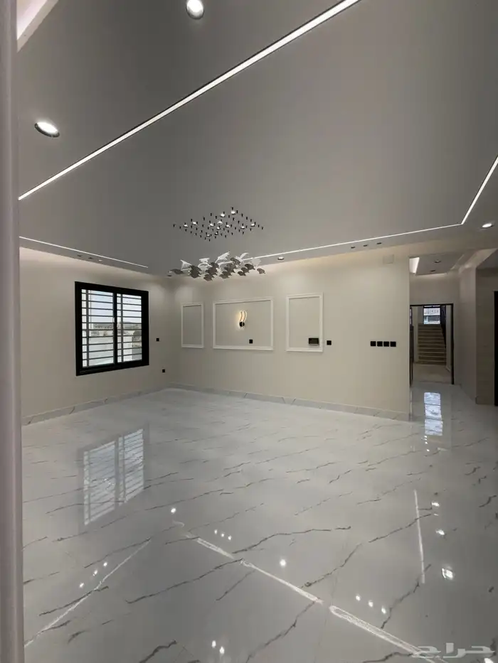 روف علوي بدرج داخلى وخارجي بمدينه ابها طريق المحاله 13