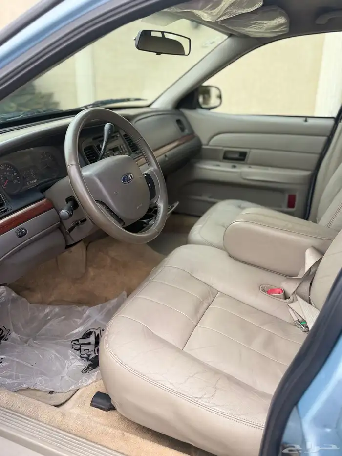 فورد فكتوريا 2011 نظيف 1