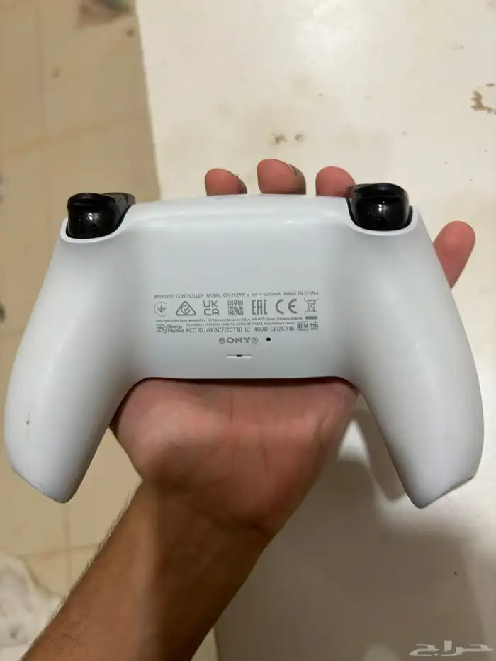 يد سوني جاية مع السوني نفسه ما استعملتها الا مرتين 1