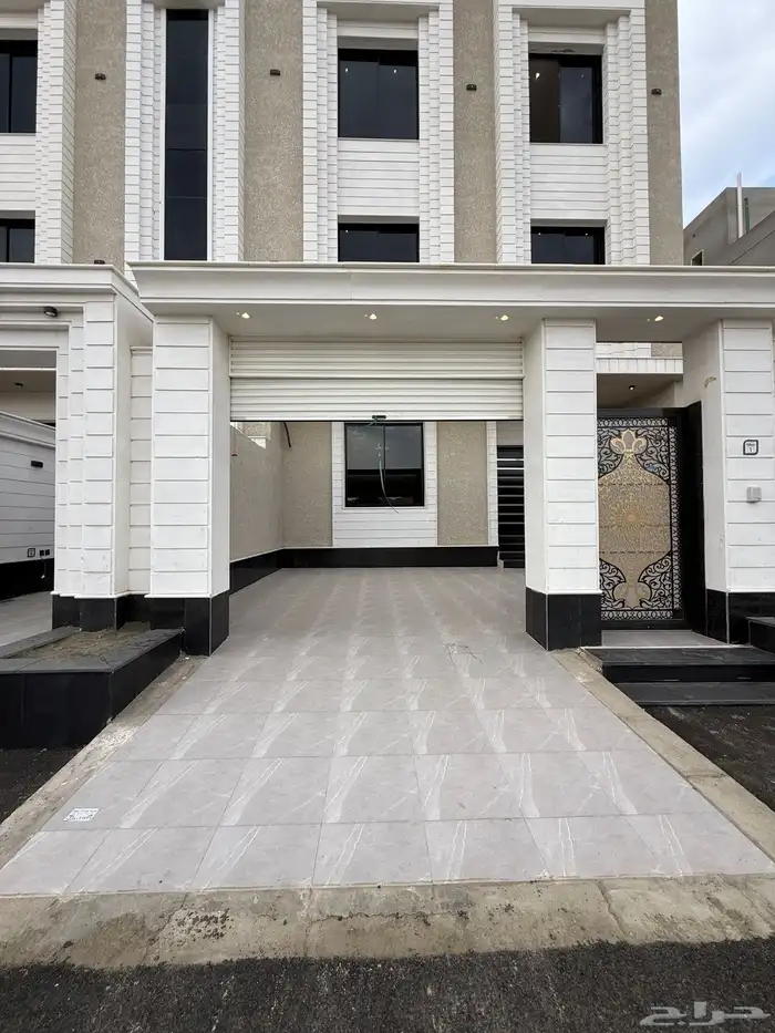 للبيع شقق ارضيه وشقق علويه ف ابها المحاله حي الزهور 2