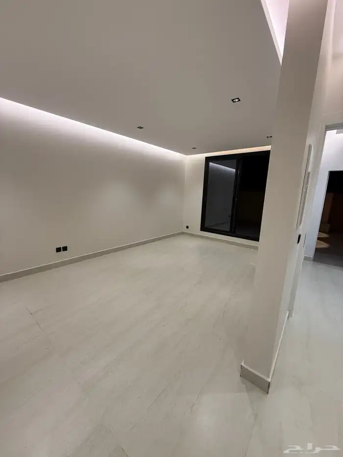 شقه كبيره فاخره مع سطح للإيجار 4