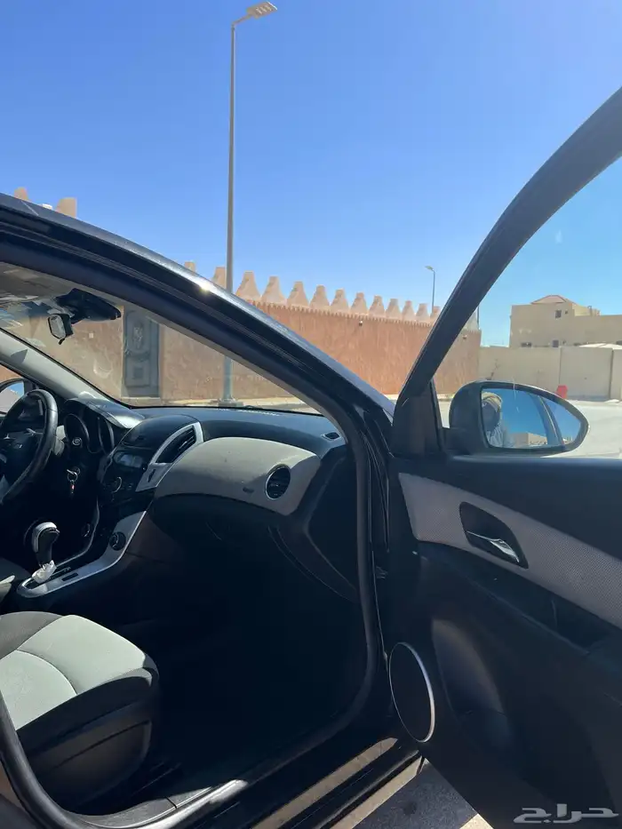 للبيع كروز 2015 اللون اسود عداد 160 الف فقط 15