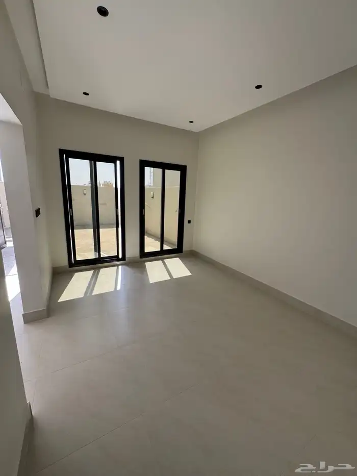 للبيع شقق تمليك علوي مع ملحق خاص خميس مشيط حي الحسام 20