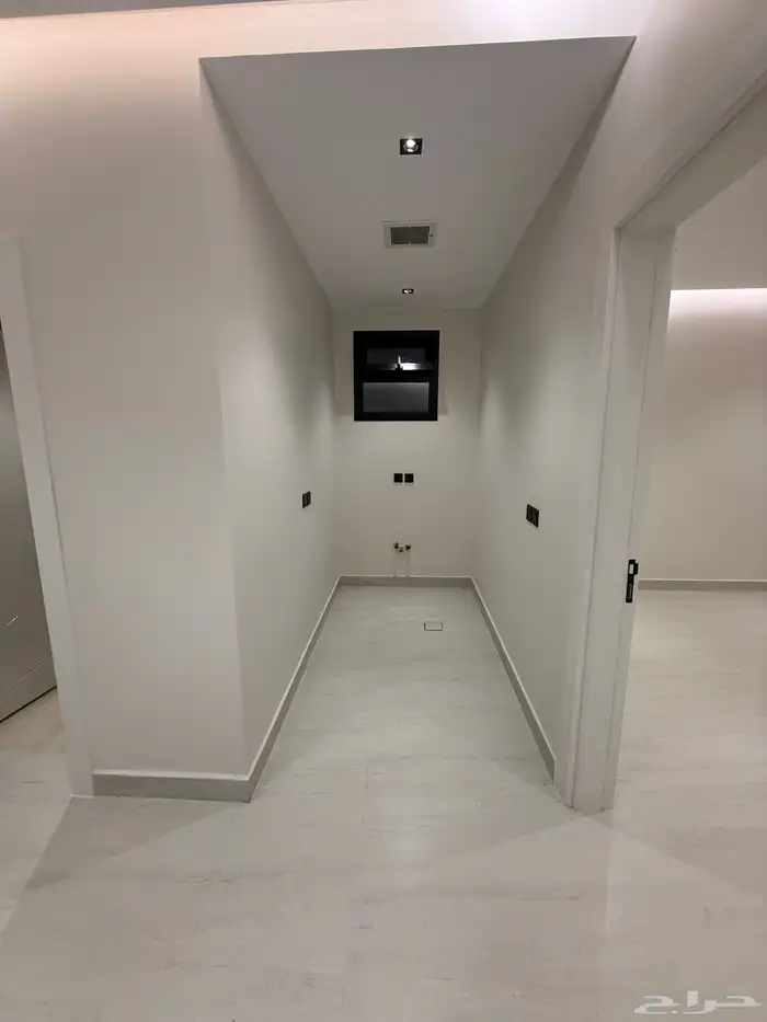 شقه كبيره فاخره مع سطح للإيجار 14
