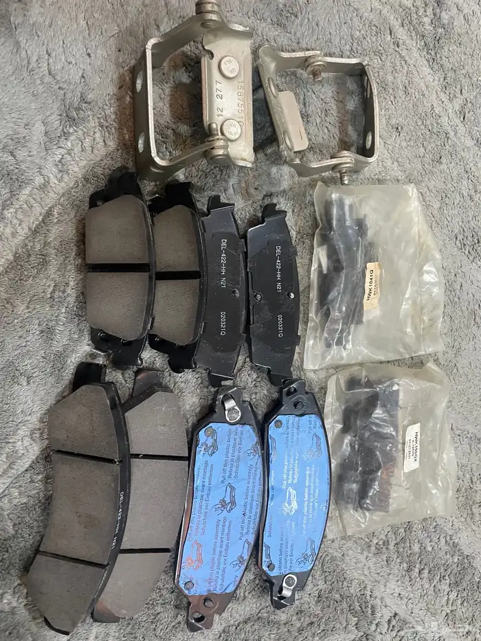 طقم فرامل سييرا تاهو سلفرادو(هوبات فحمات قواعد كليبر) جديد 0