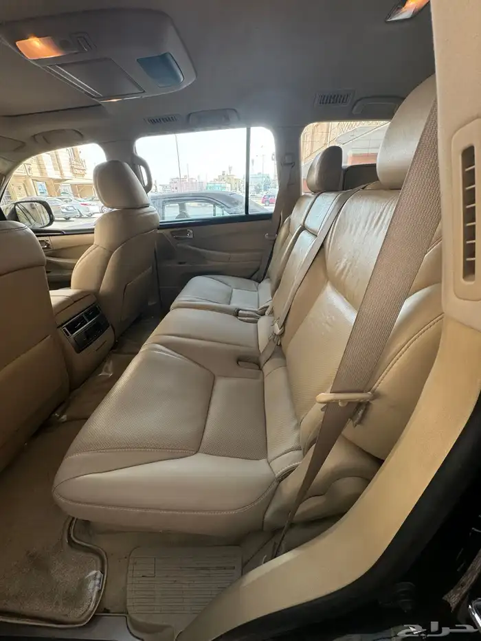 لكزس لون اسود 570 جيب نظيف جدا ماشي 235 الف كيلو 5