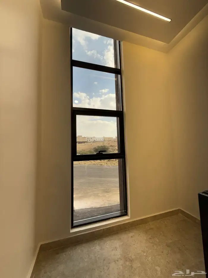 روف علوي بدرج داخلى وخارجي بمدينه ابها طريق المحاله 6