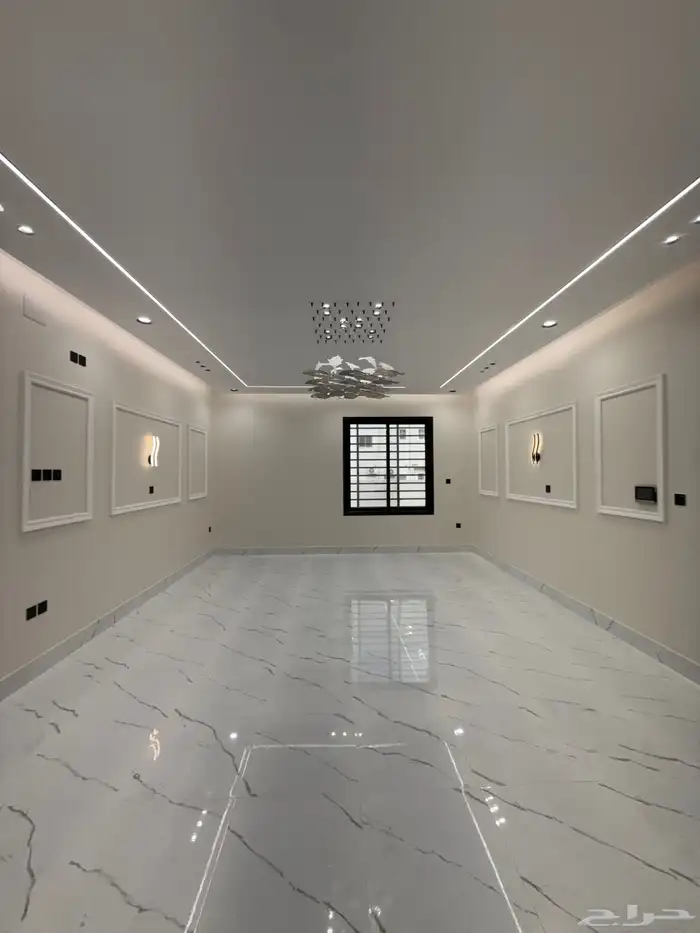 روف علوي بدرج داخلى وخارجي بمدينه ابها طريق المحاله 17