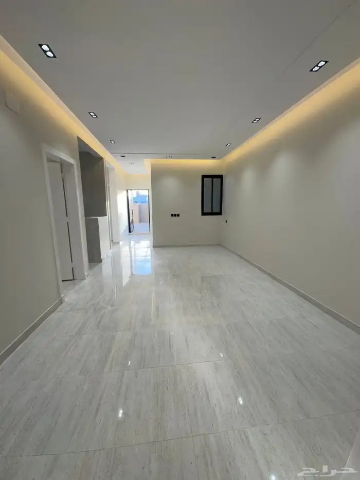 للبيع روف علوي دور ثاني مع ملحق مدخل مستقل مقابل نادي ضمك 27